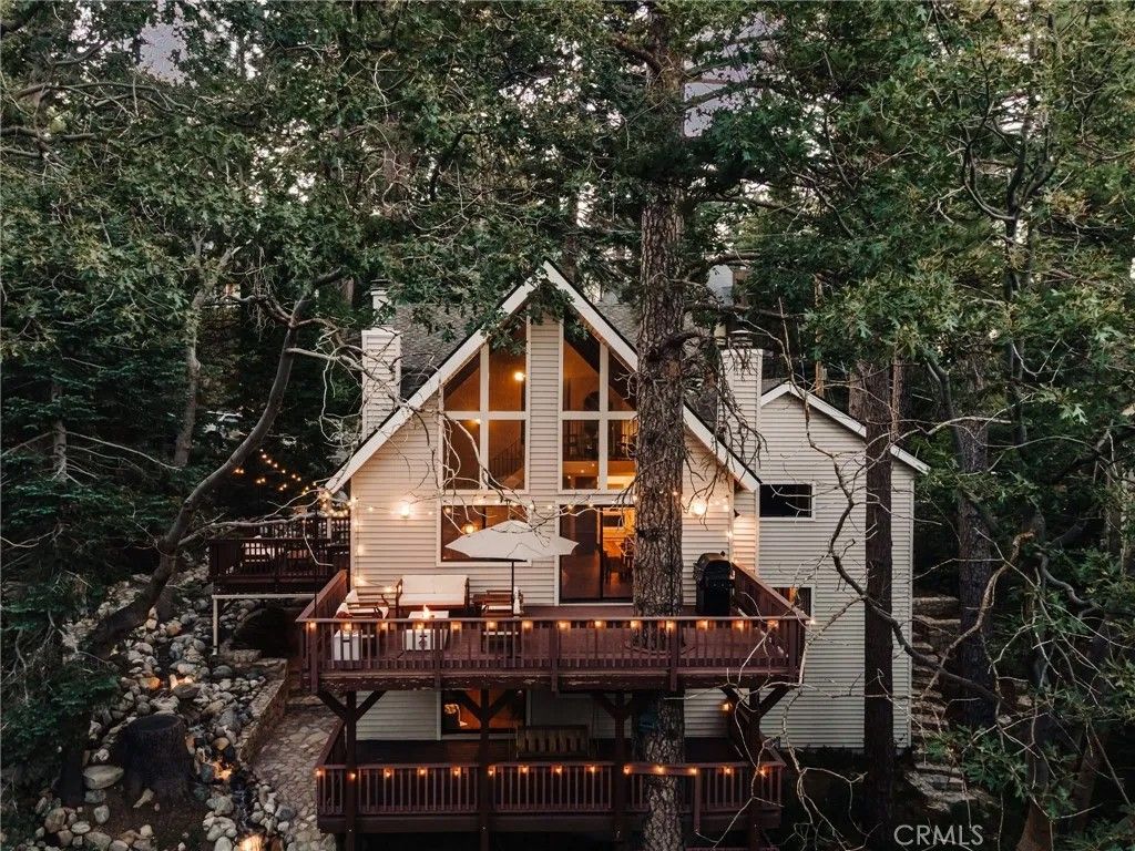 Photo of 26395 Augusta Drive, Lake Arrowhead, CA 92352 (MLS # IG26012350)