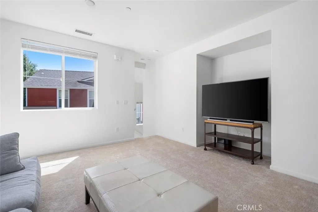 3594 Broad Street 204