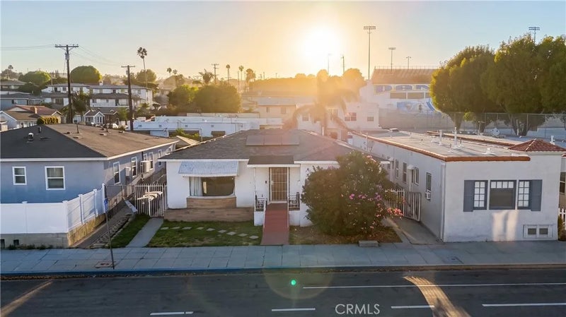 1631 S Cabrillo