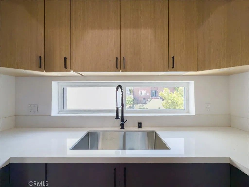 Photo of 121 S Coronado St, Los Angeles, CA 90057 (MLS # SR25270262)