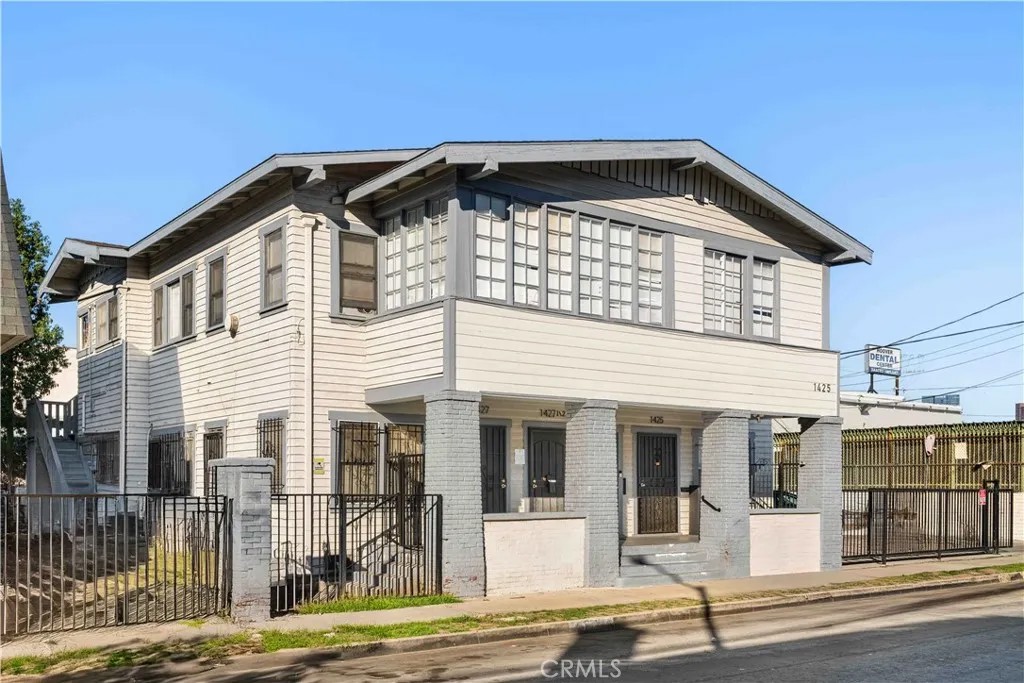 1425 W 18th St.