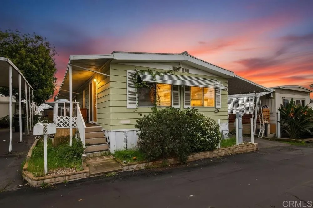 351 E Bradley SPC 52