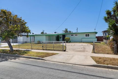 Photo of 817 Holly Ave, Imperial Beach, CA 91932 (MLS # 260011558)