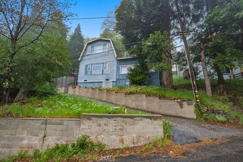 Photo of 482 Zuger Court, Crestline, CA 92325 (MLS # IG26071709)