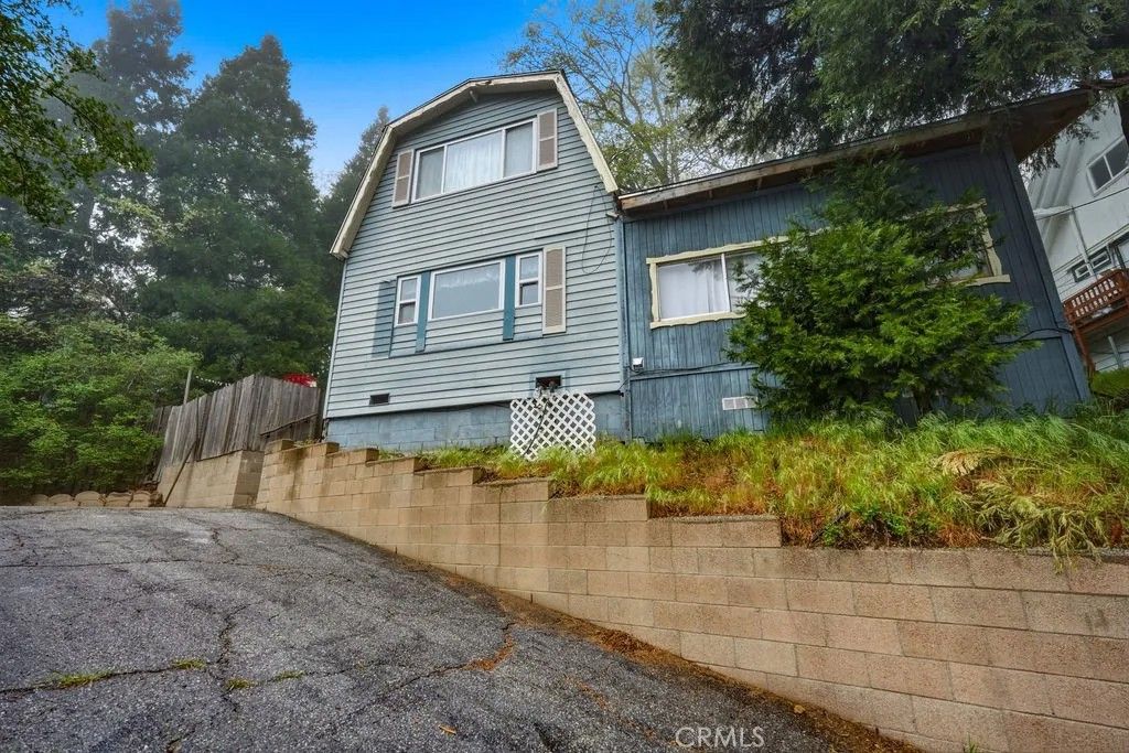 Photo of 482 Zuger Court, Crestline, CA 92325 (MLS # IG26071709)