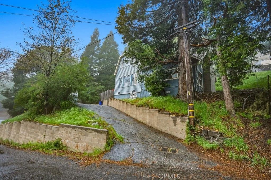 Photo of 482 Zuger Court, Crestline, CA 92325 (MLS # IG26071709)