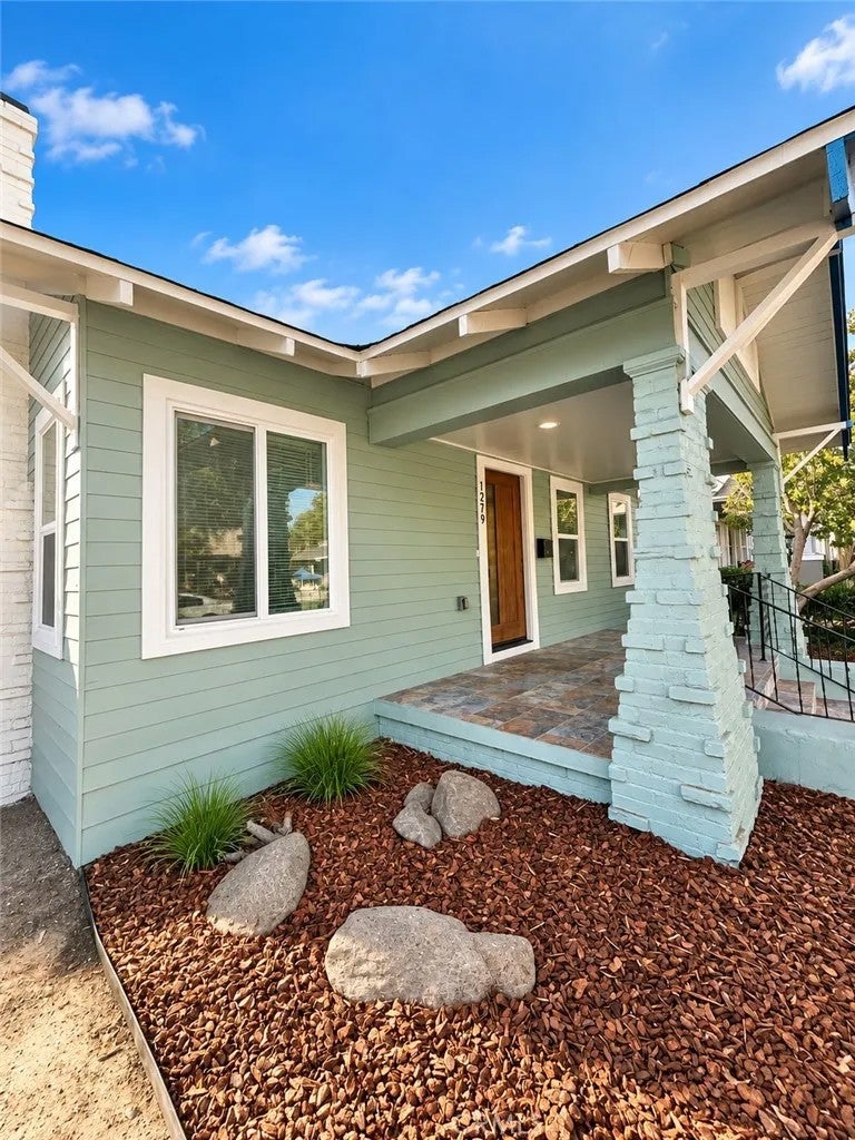 1279 N Roosevelt