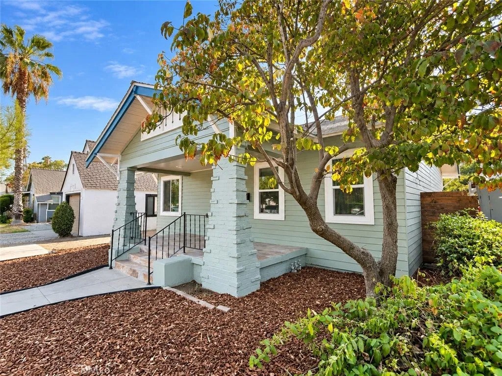 1279 N Roosevelt
