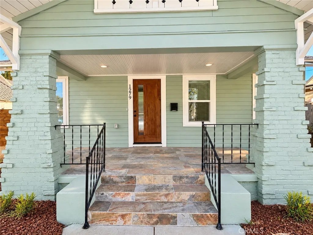 1279 N Roosevelt