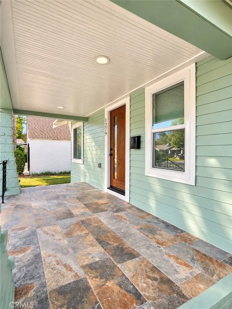 1279 N Roosevelt