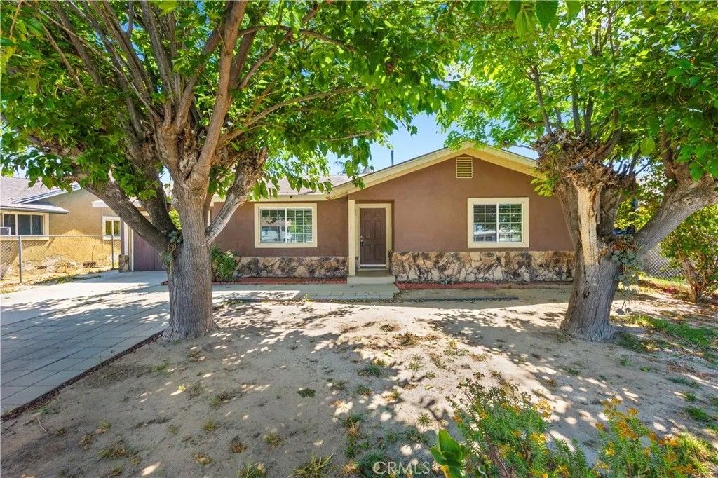 Photo of 452 S Harvard ST, Hemet, CA 92543 (MLS # SW26100214)