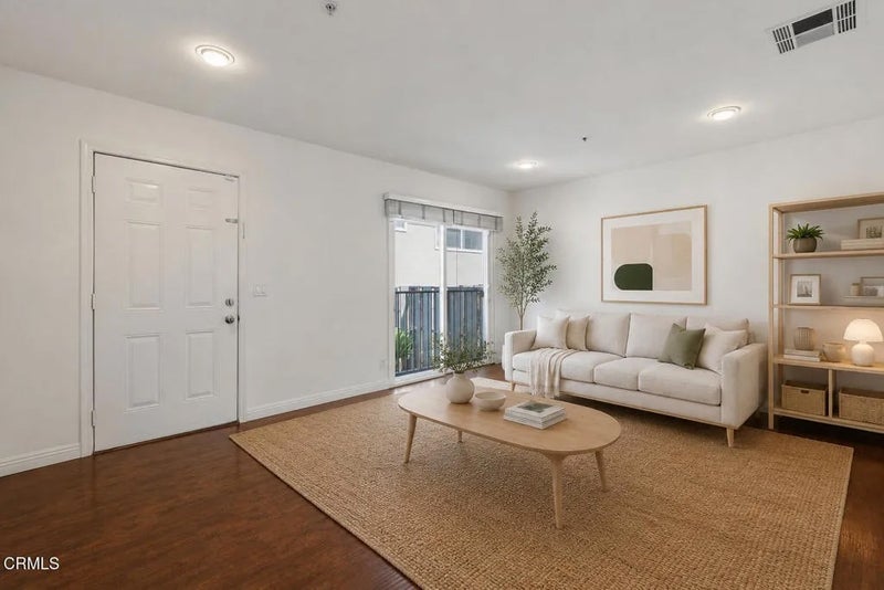 2737 Montrose Avenue 105