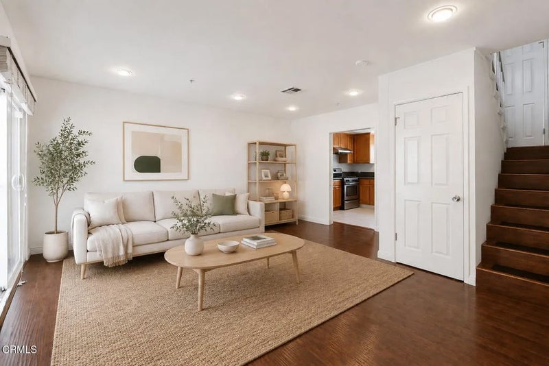 2737 Montrose Avenue 105