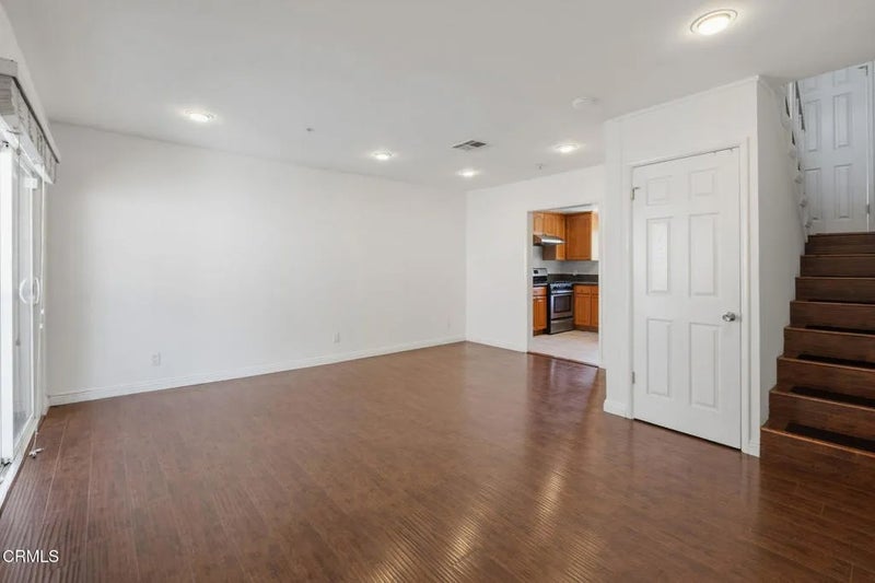 2737 Montrose Avenue 105