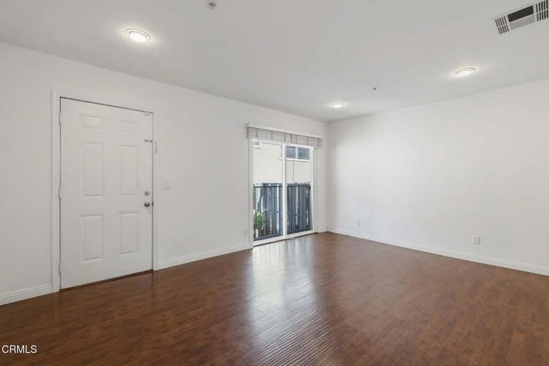 2737 Montrose Avenue 105