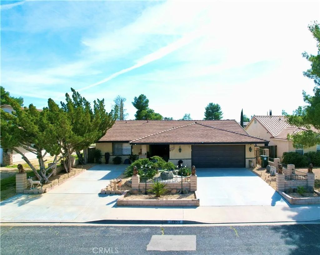 Photo of 15859 Nassau Dr, Victorville, CA 92395 (MLS # HD26039412)