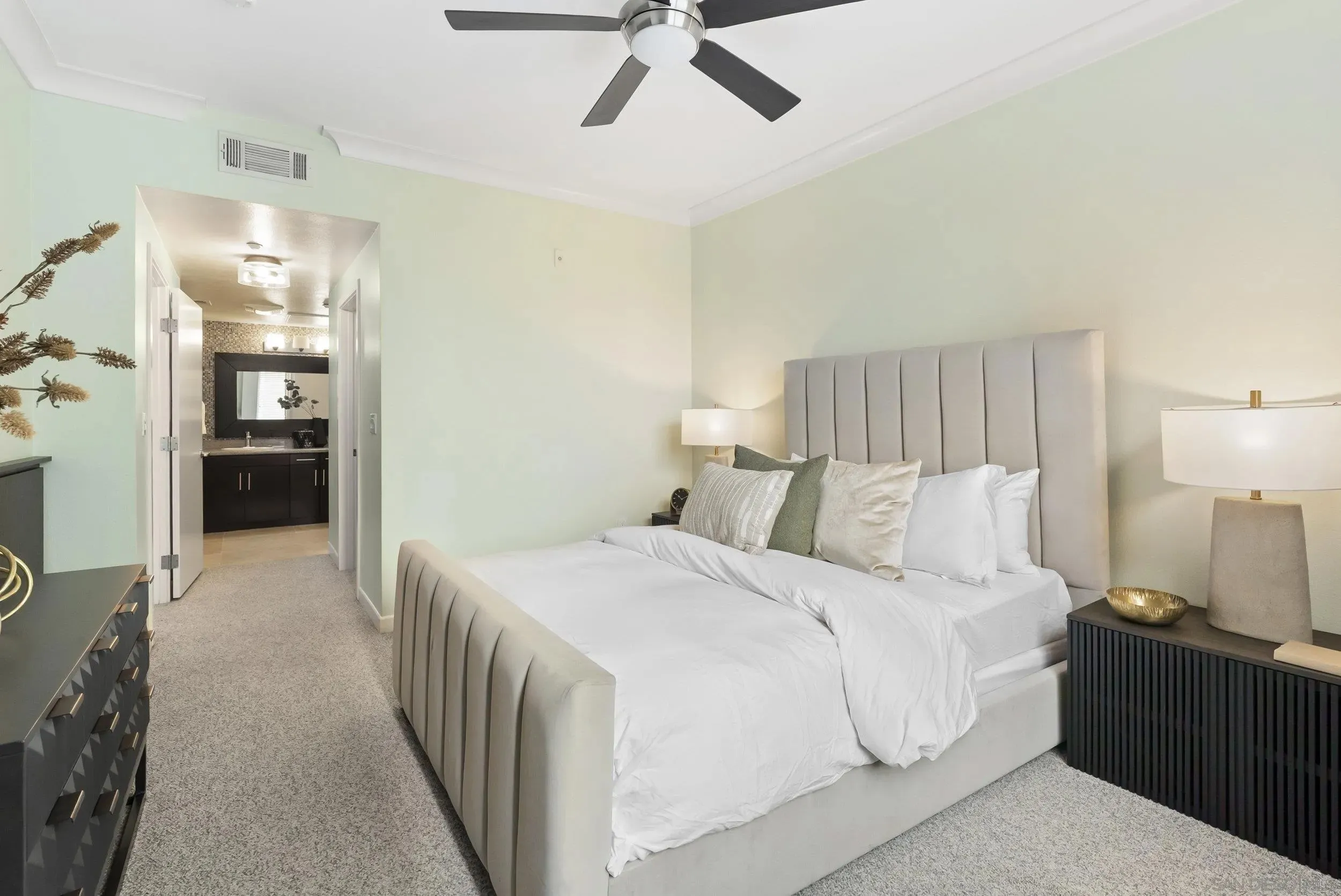 San Diego, California 92103, United States, 2 Bedrooms Bedrooms, ,2 BathroomsBathrooms,Residential,Active,77706