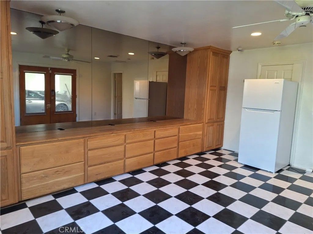 Photo of 302 N Griffith Park, Burbank, CA 91506 (MLS # BB26039567)