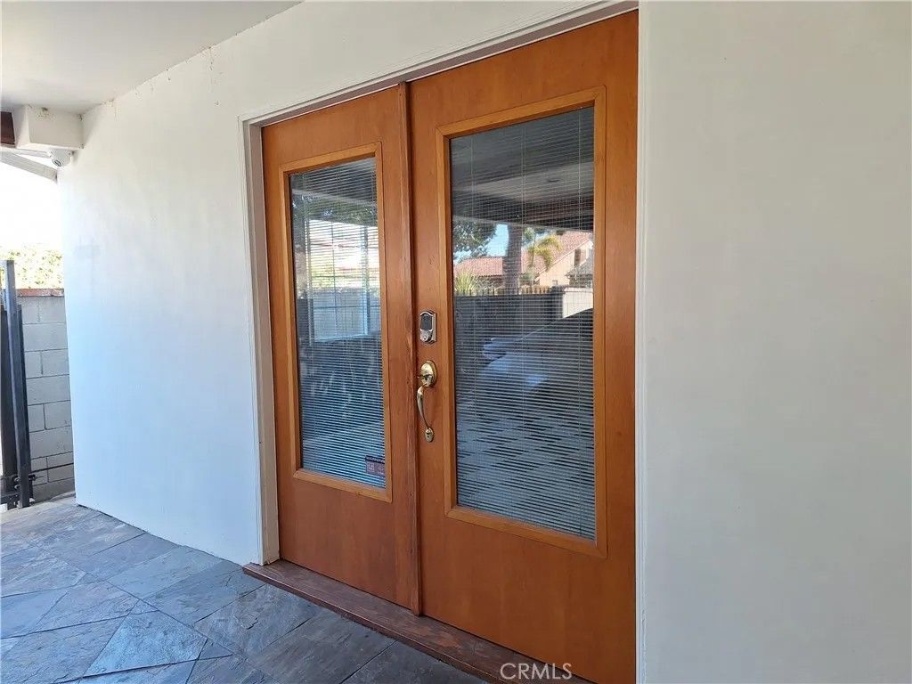 Photo of 302 N Griffith Park, Burbank, CA 91506 (MLS # BB26039567)