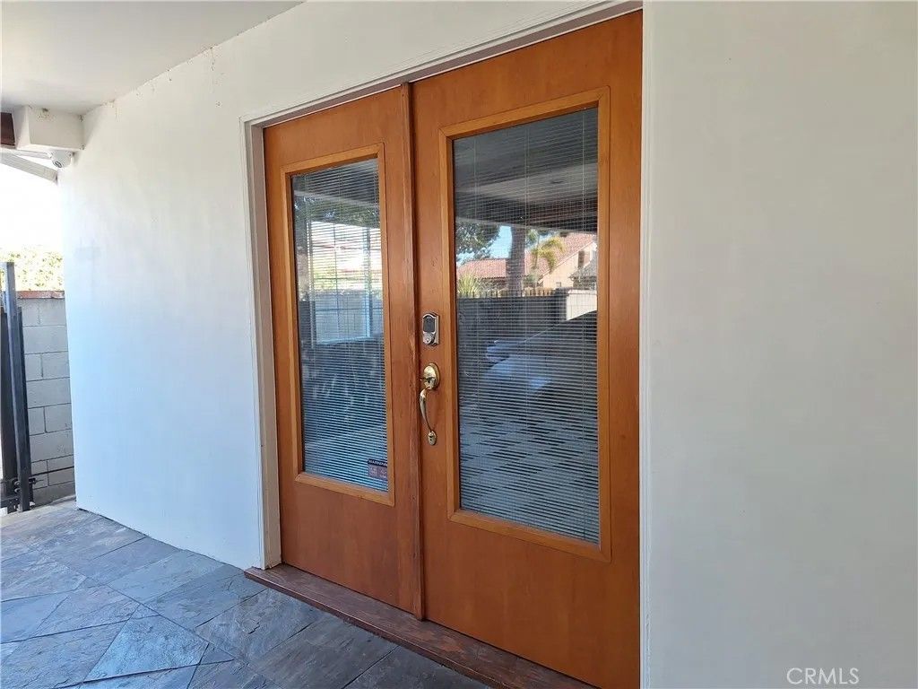 Photo of 302 N Griffith Park, Burbank, CA 91506 (MLS # BB26039567)