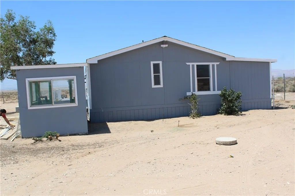 Photo of 15030 Fairlane Rd, Lucerne Valley, CA 92356 (MLS # IG26087911)