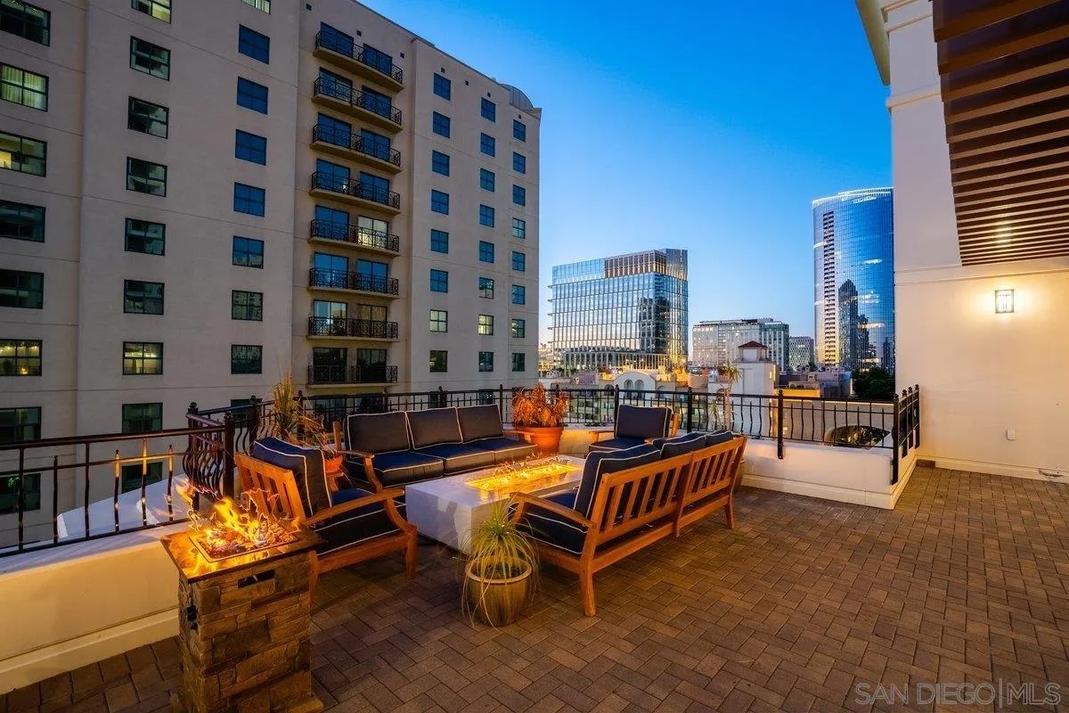 700 W Harbor Dr 705