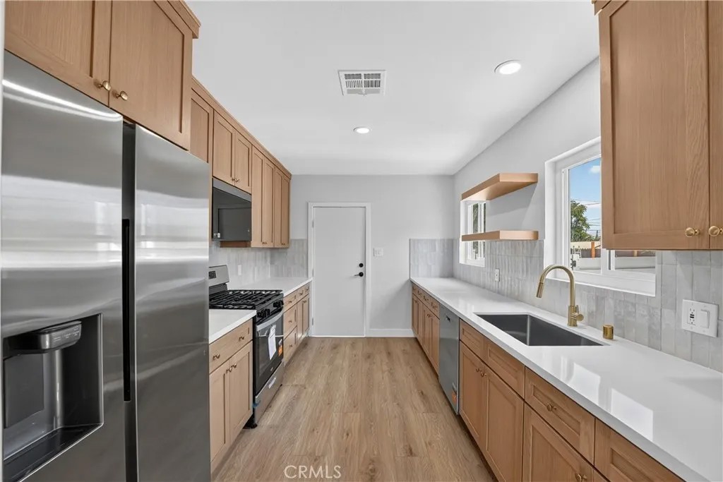 2549 N Lugo