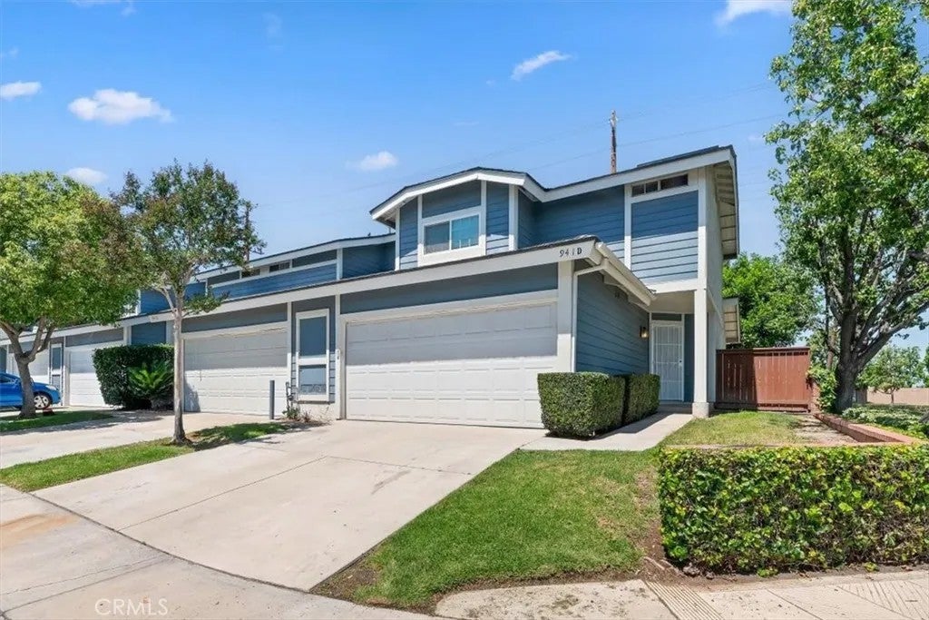 Photo of 941 Inn Keeper Ln #D, Corona, CA 92881 (MLS # IG26089518)