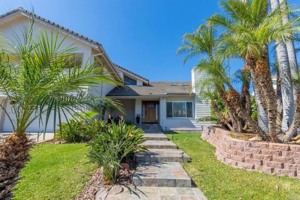 Photo of 2124 Pintoresco Court, Carlsbad, CA 92009 (MLS # NDP2602018)