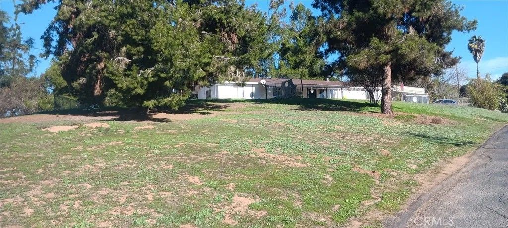 Photo of 4208 Linda Vista, Fallbrook, CA 92028 (MLS # CV25277396)