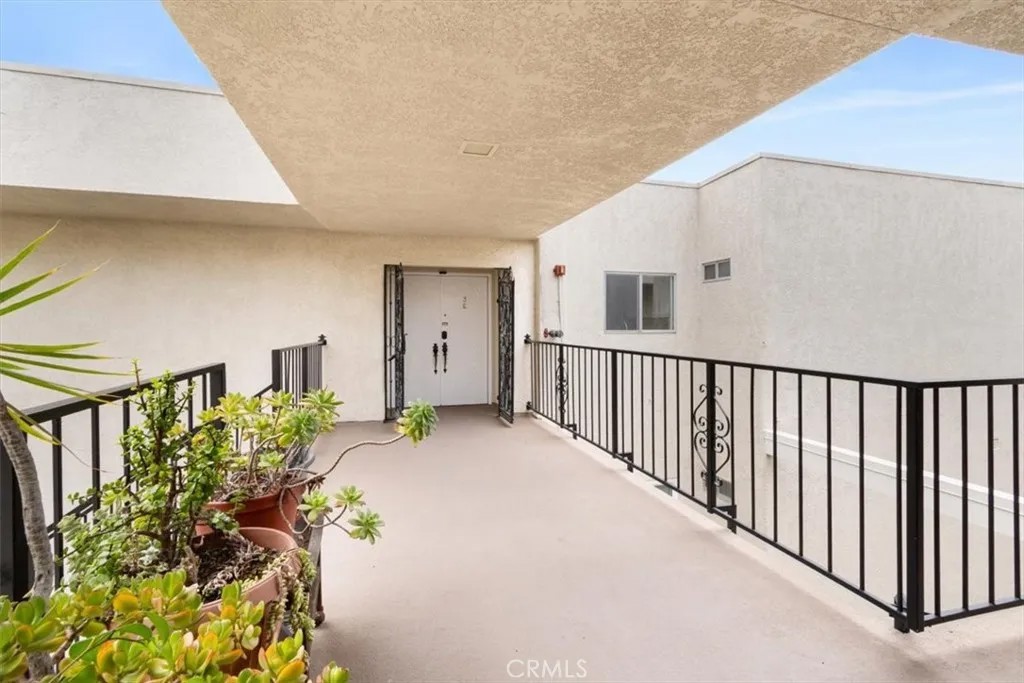 2391 Via Mariposa West 3E