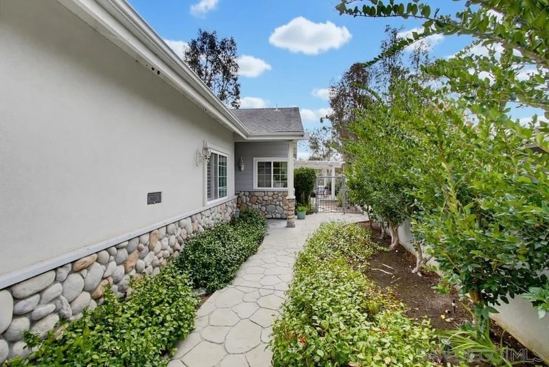 11875 Handrich Dr.