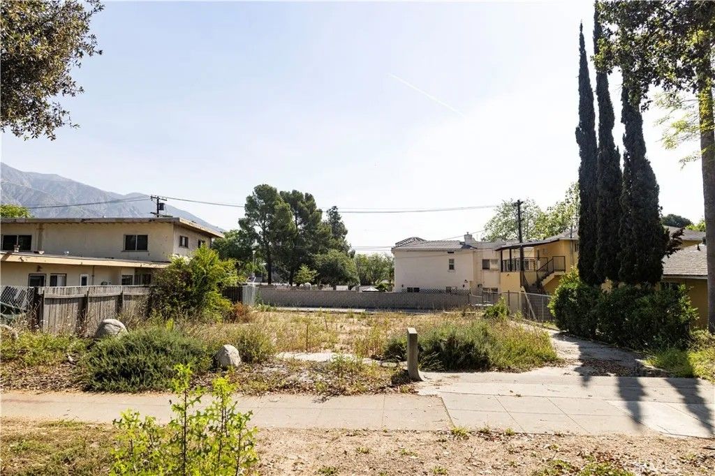 Photo of 1210 N Altadena, Pasadena, CA 91107 (MLS # SR26079235)