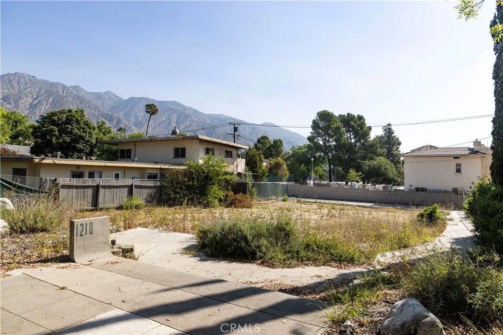 Photo of 1210 N Altadena, Pasadena, CA 91107 (MLS # SR26079235)