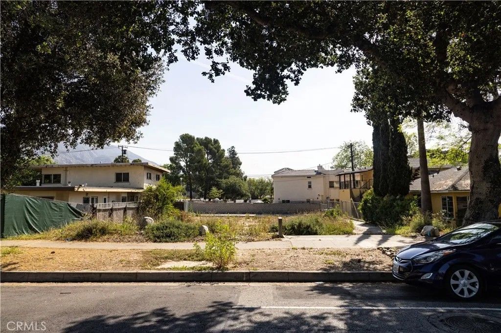 Photo of 1210 N Altadena, Pasadena, CA 91107 (MLS # SR26079235)