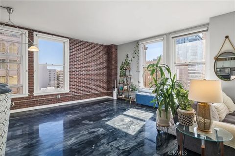 Photo of 215 W 7th Street #1008, Los Angeles, CA 90014 (MLS # SR26097500)