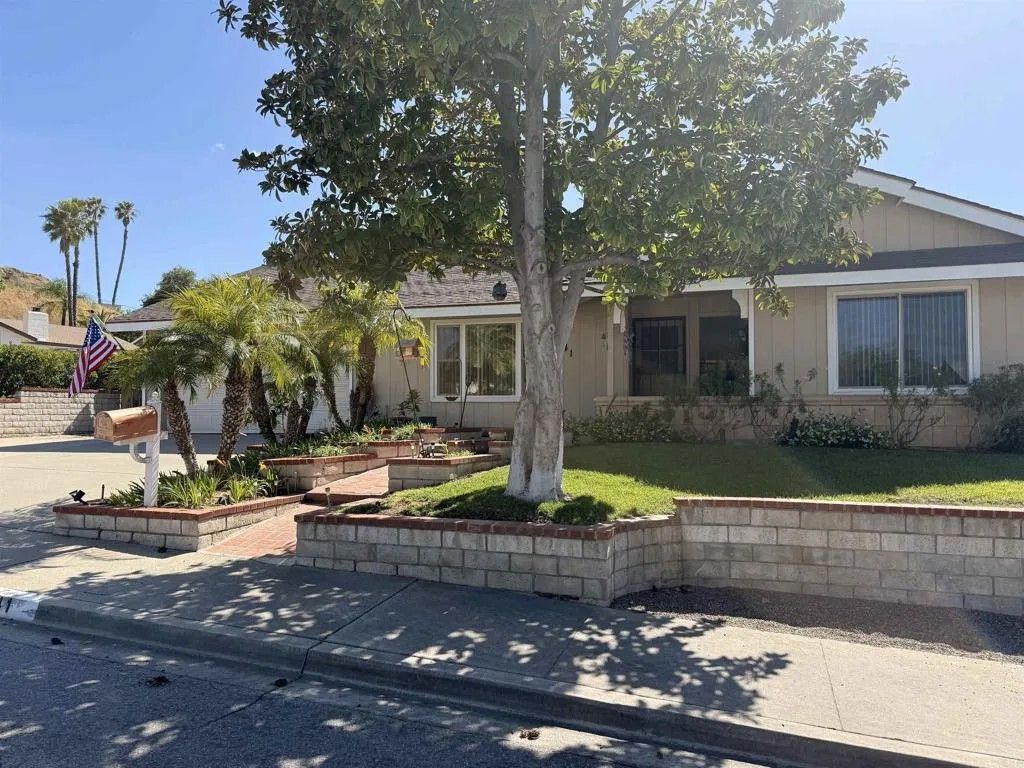 Photo of 741 Paul St, Escondido, CA 92027 (MLS # NDP2604085)