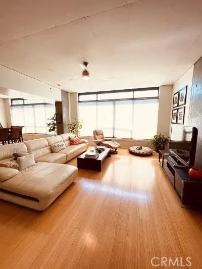 1111 S Grand 1015