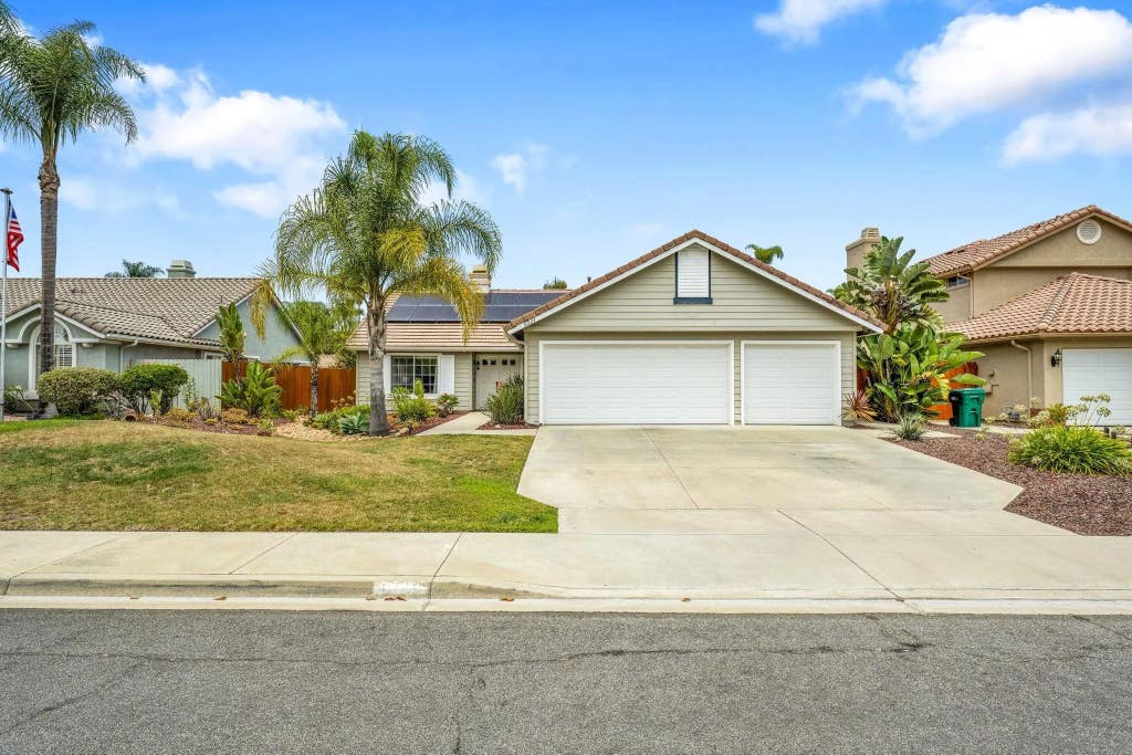 Photo of 5521 Daybreak Ct, Oceanside, CA 92057 (MLS # 260020186)