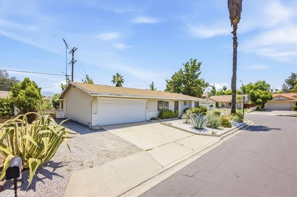Photo of 26124 New Chicago AVE, Hemet, CA 92544 (MLS # IV26104157)