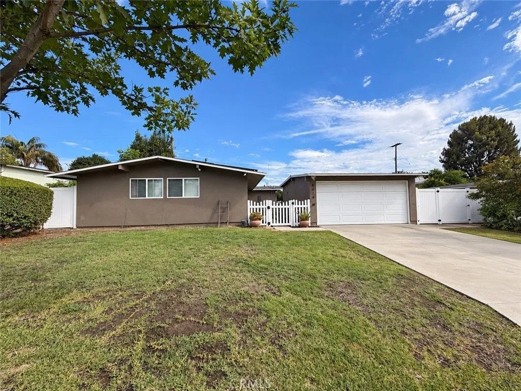 8614 Guilford