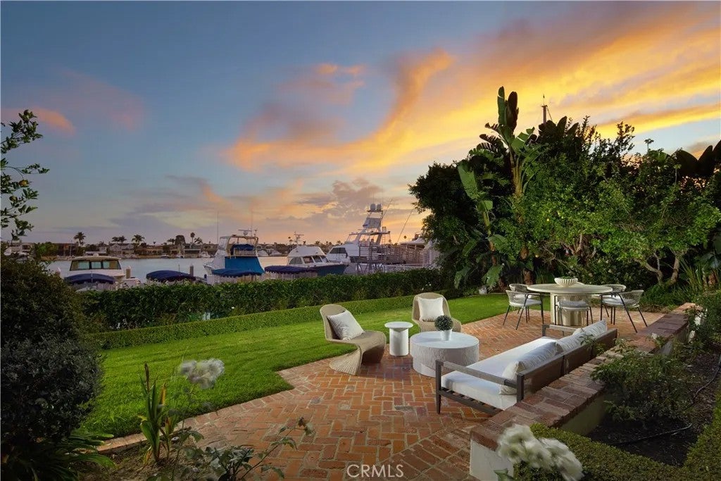 2572 Bayshore Drive