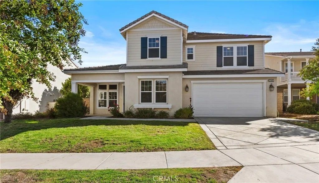 Photo of 35405 Piney Cir, Lake Elsinore, CA 92532 (MLS # SW25246358)