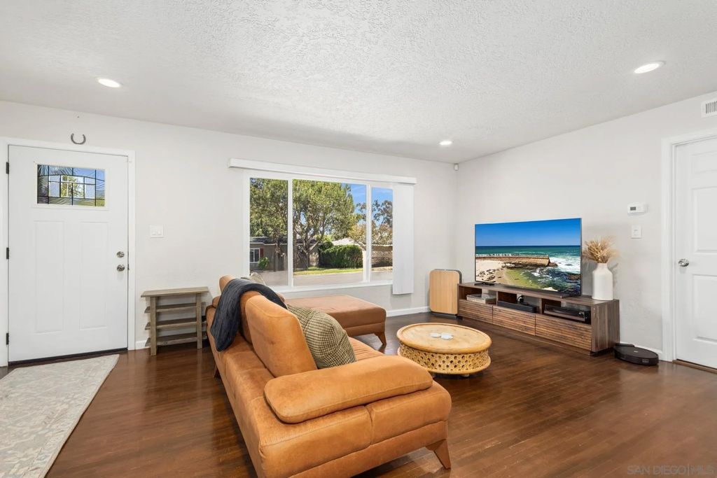 Photo of 346 El Monte Rd, El Cajon, CA 92020 (MLS # 250044553)