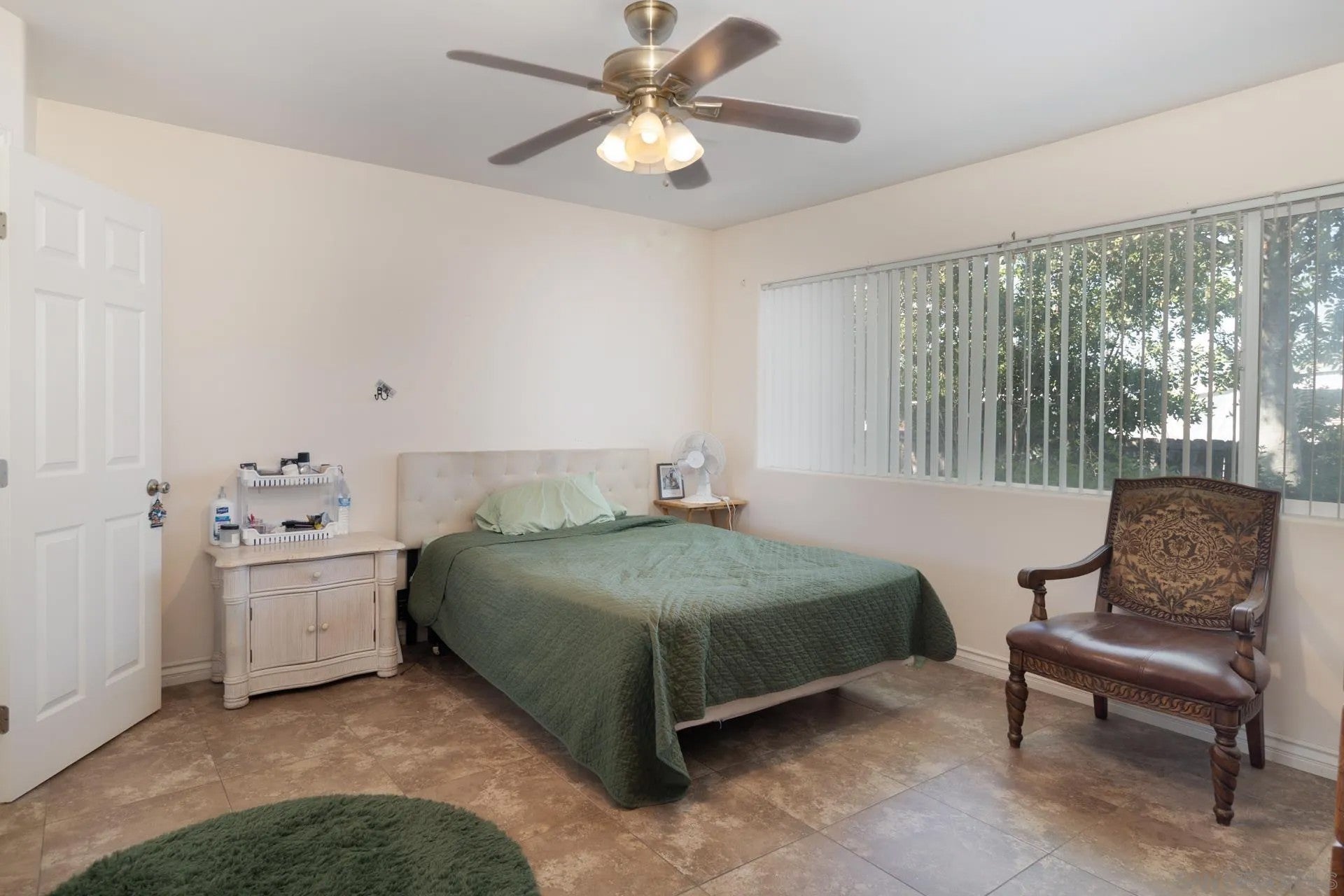 1460 E Lexington