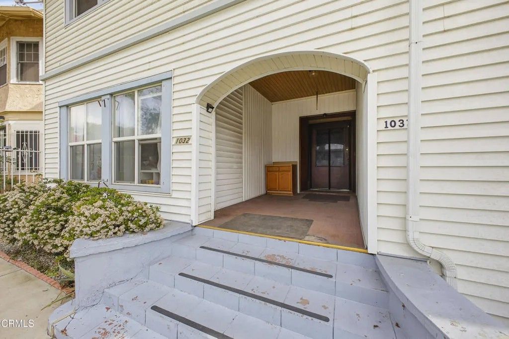 Photo of 1032 S Westlake Avenue, Los Angeles, CA 90006 (MLS # P1-26606)