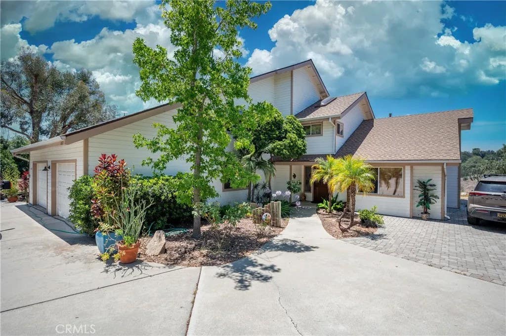 Photo of 1832 Camino Rainbow, Fallbrook, CA 92028 (MLS # SW26125133)