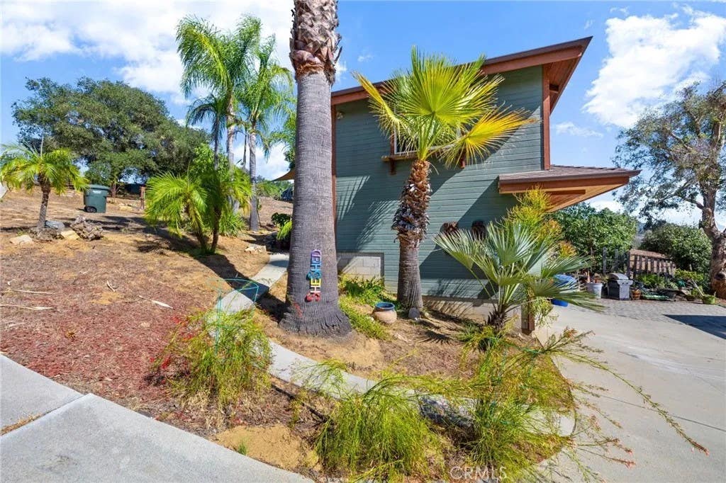 Photo of 1832 Camino Rainbow, Fallbrook, CA 92028 (MLS # SW26125133)