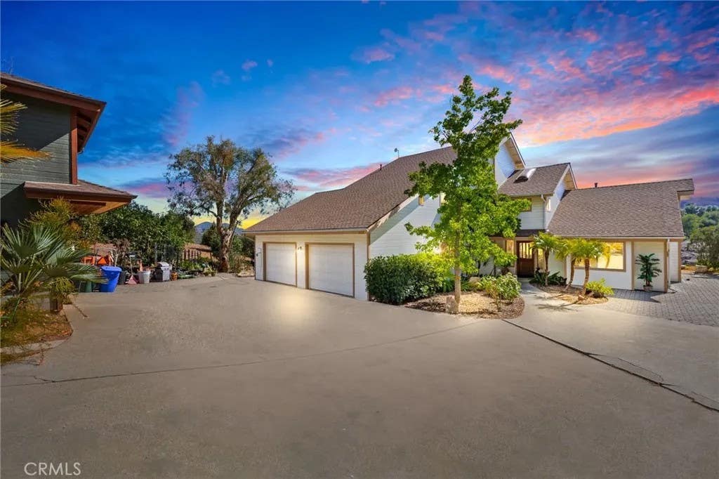 Photo of 1832 Camino Rainbow, Fallbrook, CA 92028 (MLS # SW26125133)