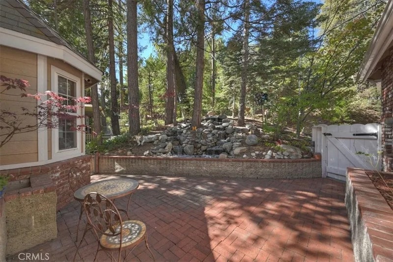 393 Brentwood